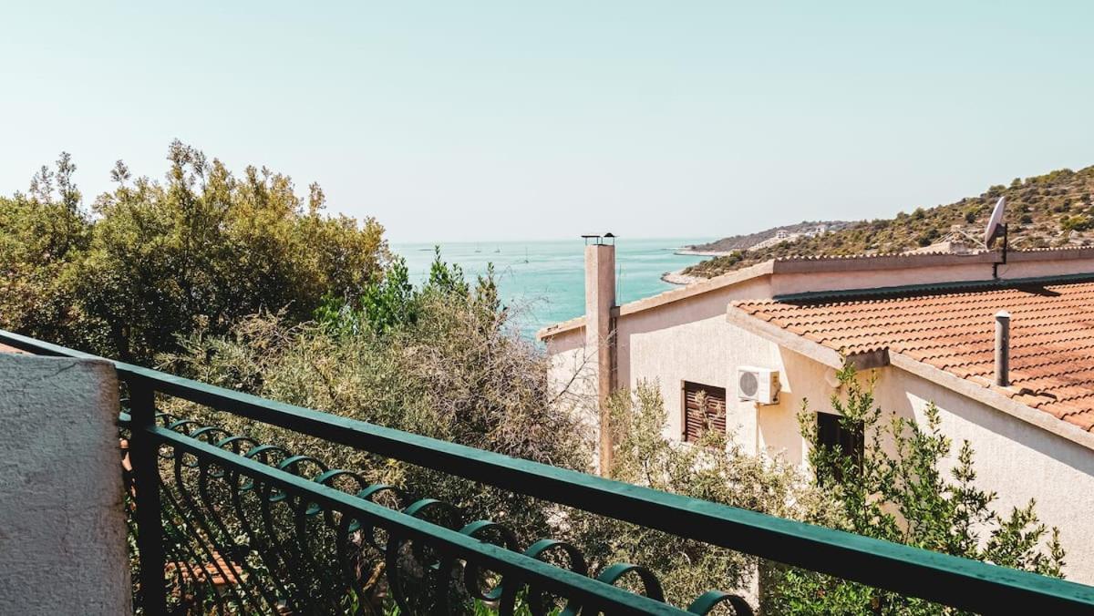 Fully Renovated One Bedroom Apartment With A Seaview - A Sevid Buitenkant foto