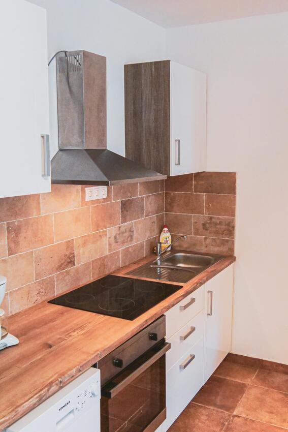 Fully Renovated One Bedroom Apartment With A Seaview - A Sevid Buitenkant foto