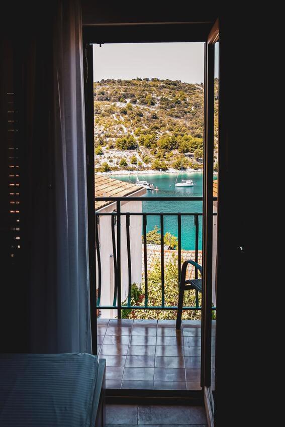 Fully Renovated One Bedroom Apartment With A Seaview - A Sevid Buitenkant foto